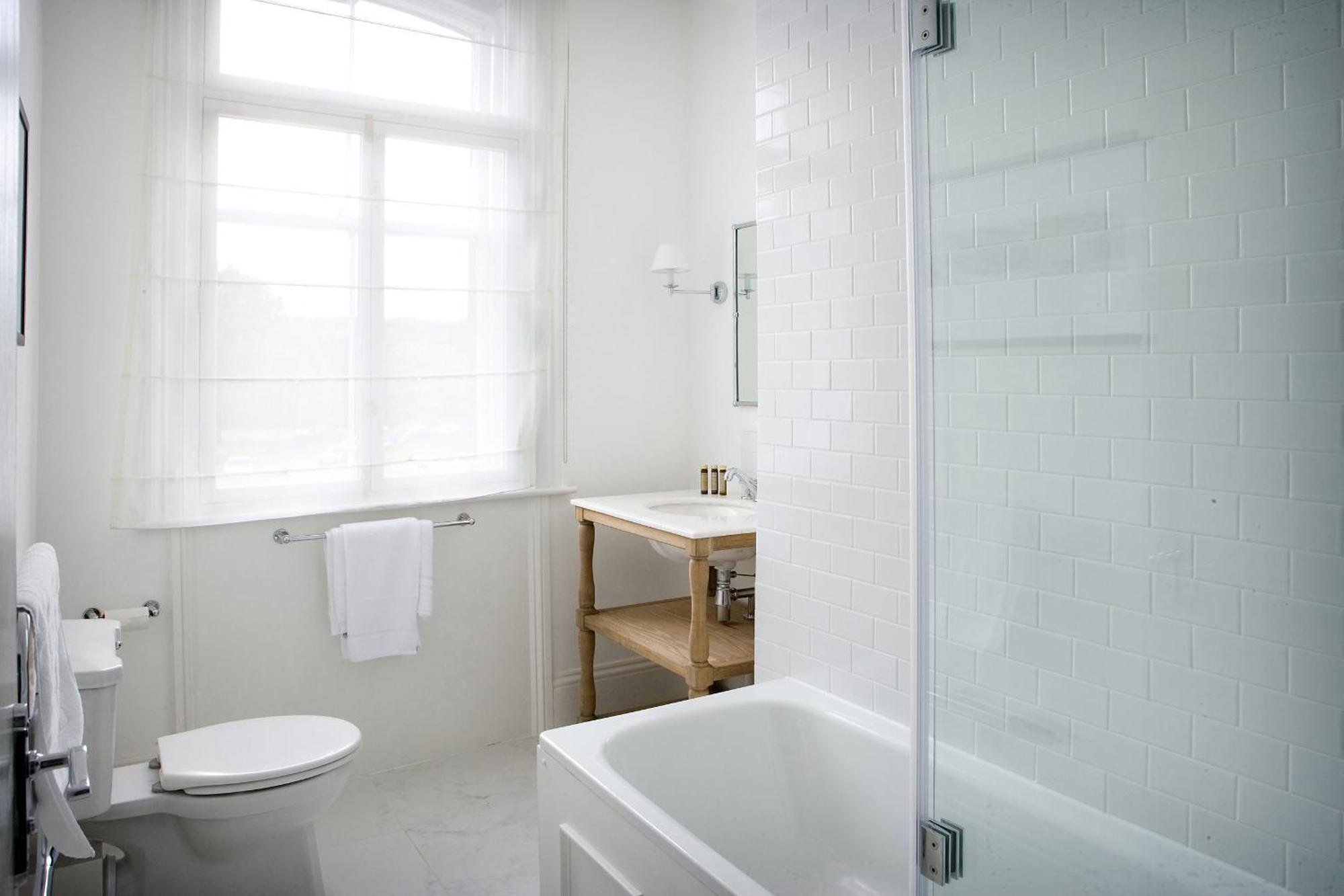 Rooms By Bistrot Pierre At The Crescent Inn 伊尔克利 外观 照片